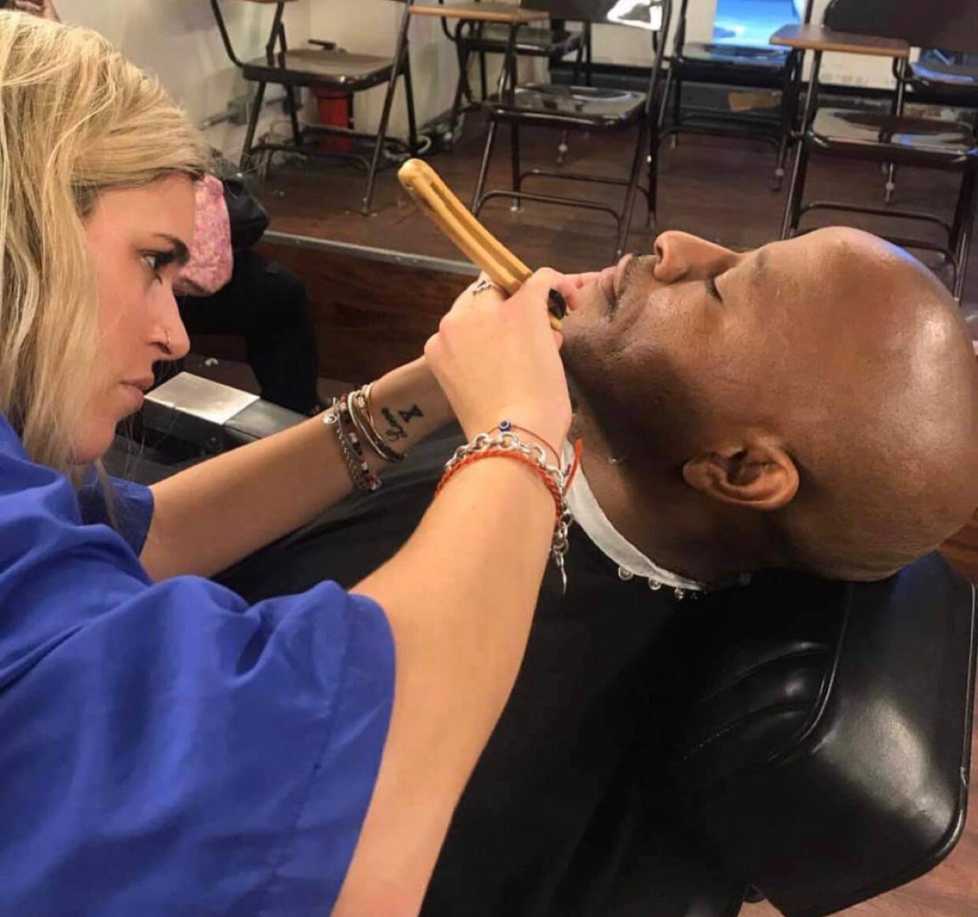 Straight-razor shave in the chair