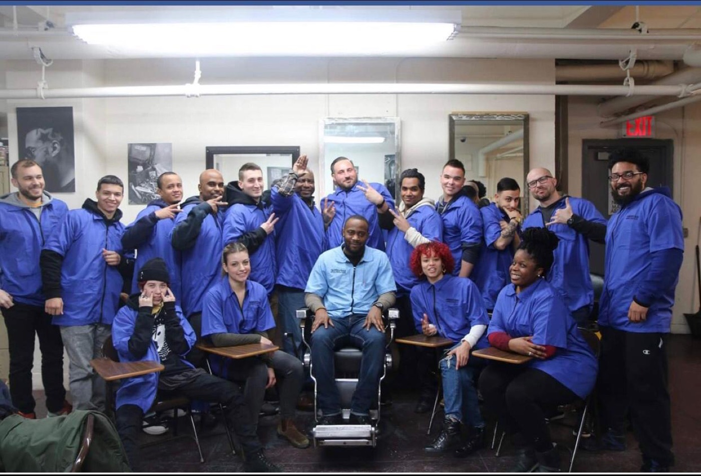 Large barber class group photo